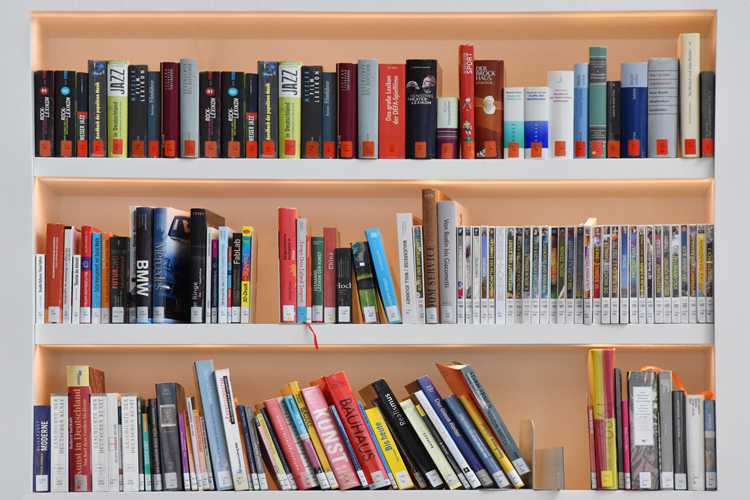 個人寫小說出書要多久，寫小說出書能賺多少錢？